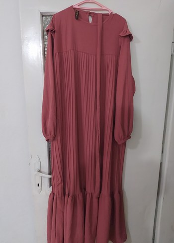 Pembe Pilili Uzun Kadın Elbise