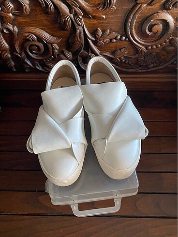 Beyaz sneaker