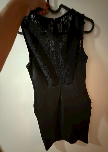 Batik Dantel Detaylı Siyah Midi Elbise