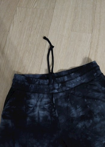 Diğer Siyah Batik Desenli Kadın Mini Şort