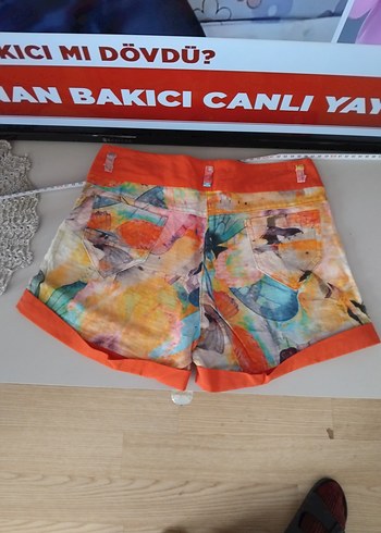 diğer Beden çeşitli Renk Renkli Desenli Düğmeli Mini Şort