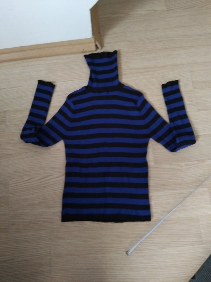 Çizgili Mavi Boğazlı Triko Kazak - Görsel 2