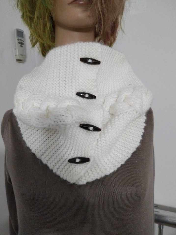 Kadın Örgü krem boyunluk - Görsel 2