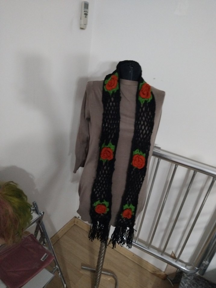 Siyah Çiçekli Örgü Bohem Kadın Atkı - Görsel 4