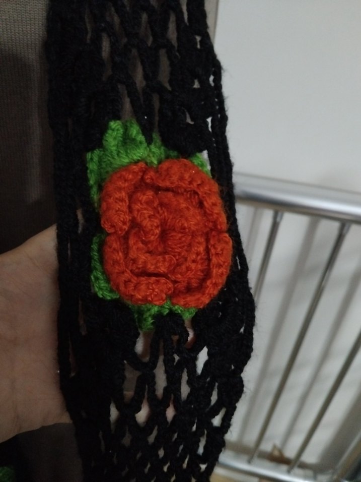 Siyah Çiçekli Örgü Bohem Kadın Atkı - Görsel 5