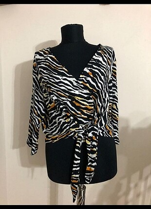Leopar bağcıklı bluz 