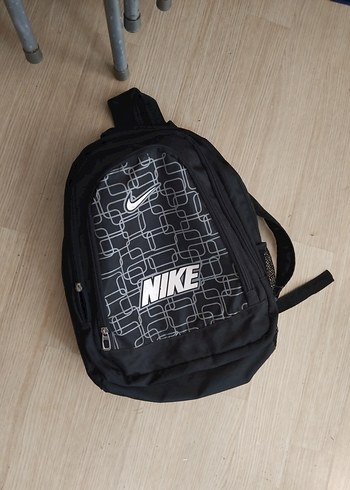 Nike Baskılı Fermuarlı Erkek Sırt Çantası
