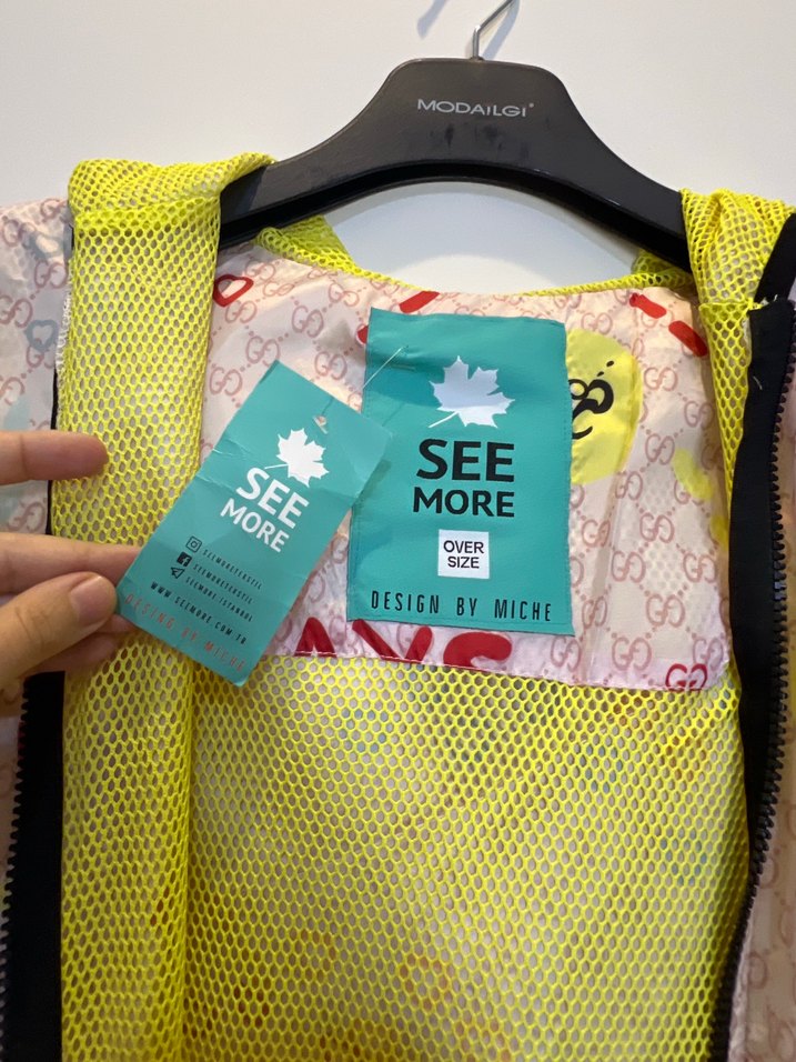 Renkli Baskılı Kapüşonlu Oversize Yağmurluk - Görsel 5