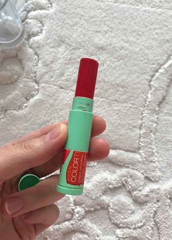 Canlı Kırmızı Avon Ruj