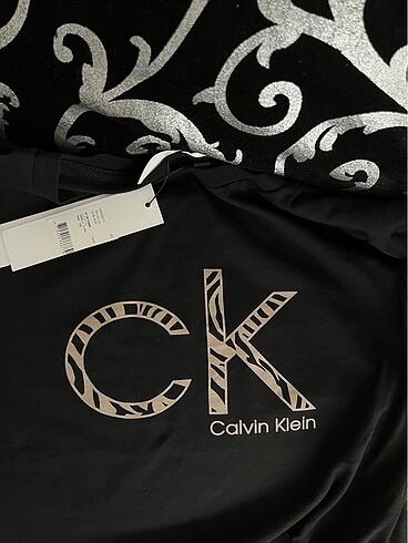 xs Beden CALVİN KLEİN KADIN TİŞÖRT