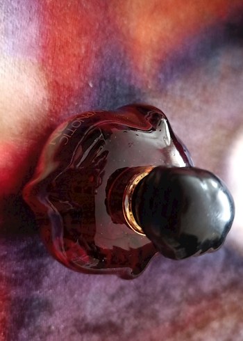 Kırmızı Kadın Parfümü Şişesi ve Kutusu - Görsel 3