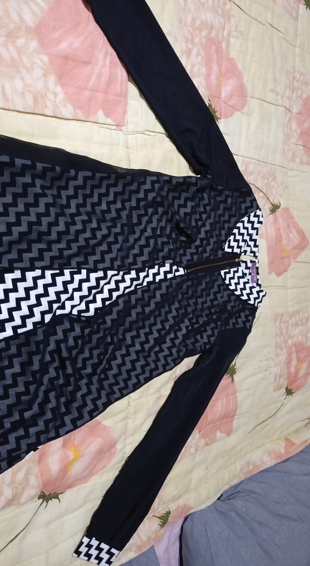 Önü Desenli Siyah Uzun Tunik - Görsel 3