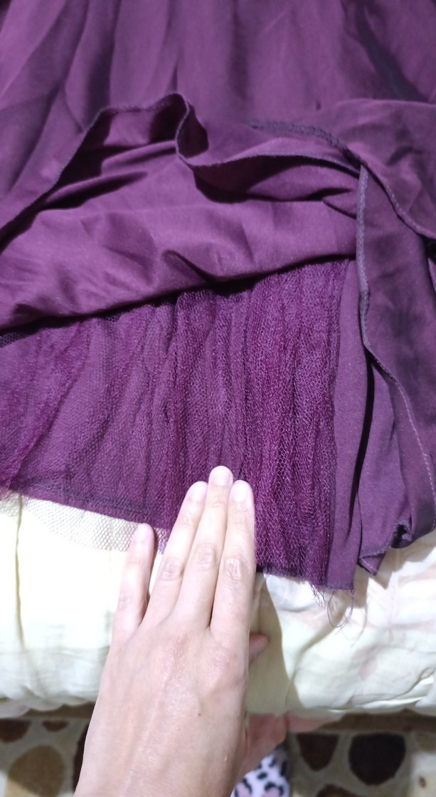 Uzun Mor Saten Kadın Abiye Elbise etek ucunda minik yırtık var - Görsel 3