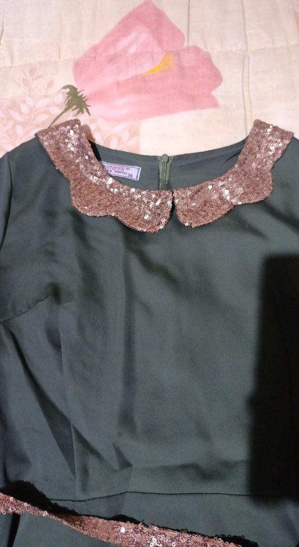 Uzun Yeşil V Yakalı Kadın Elbise pullu - Görsel 2