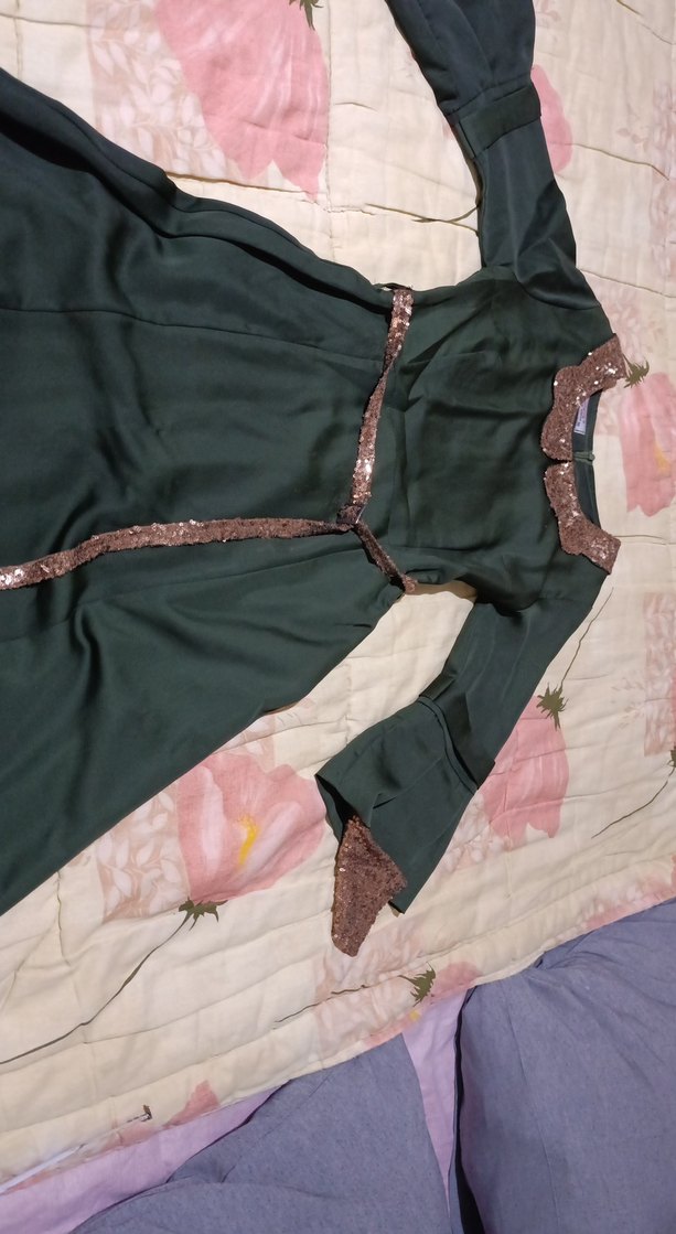 Uzun Yeşil V Yakalı Kadın Elbise pullu - Görsel 3