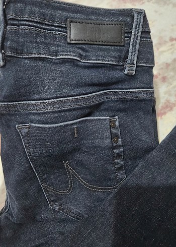 Gri Kemerli Kadın Kot Pantolon - Görsel 5