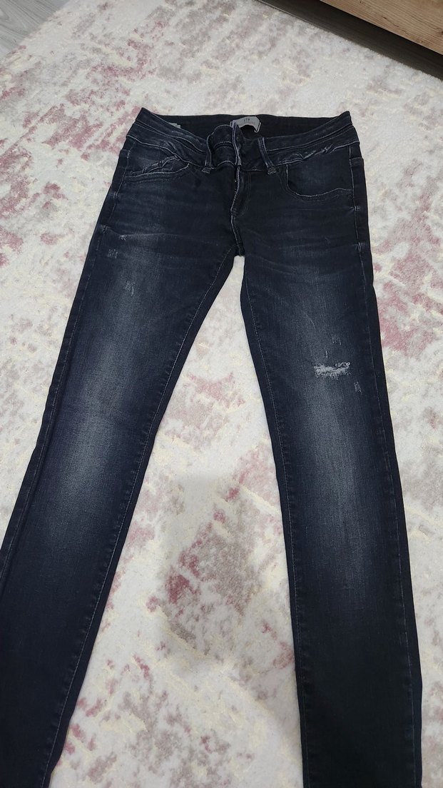 Gri Kemerli Kadın Kot Pantolon - Görsel 2