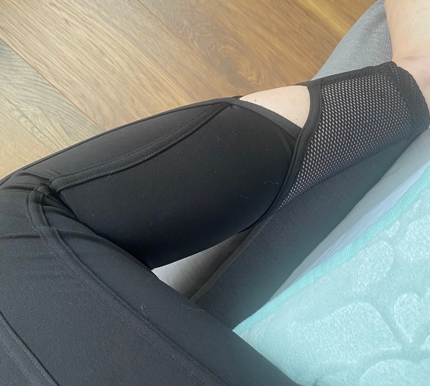 Siyah File Detaylı Spor Tayt - Görsel 4