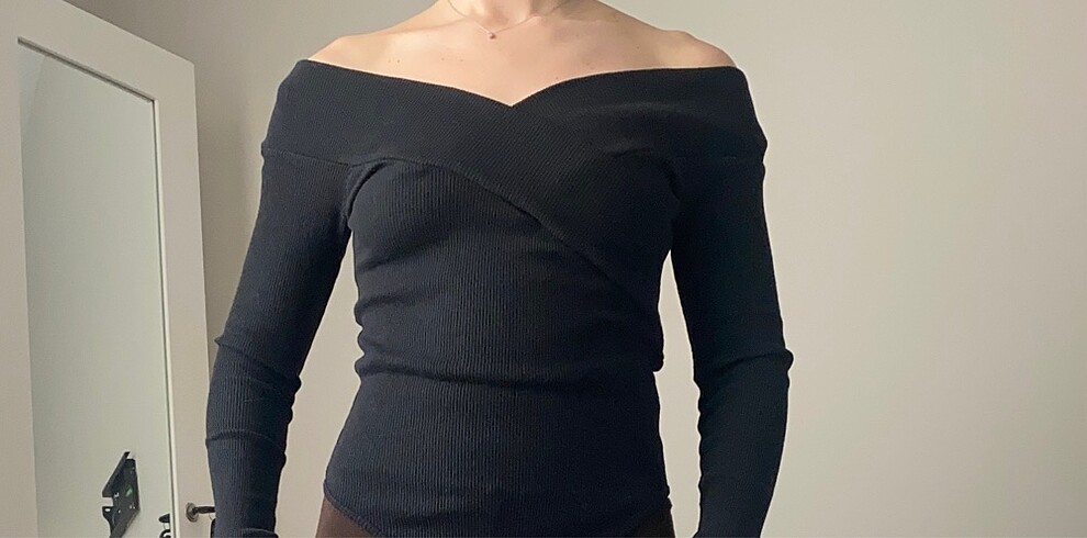 Omuz dekolteli body