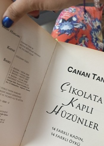 Beden Renk Çikolata Kaplı Hüzünler - Canan Tan