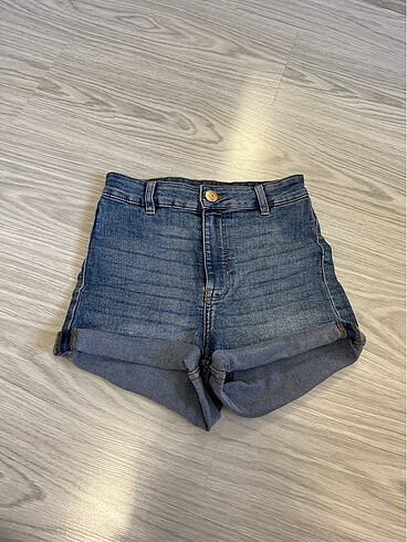 H&M yüksel bel jean şort