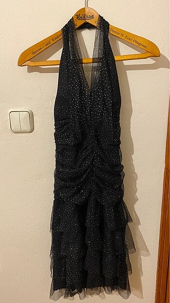 Simli siyah büzgülü elbise