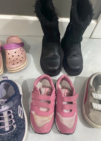 Çeşitli ayakkabılar dolabımda tek tek var - Görsel 3