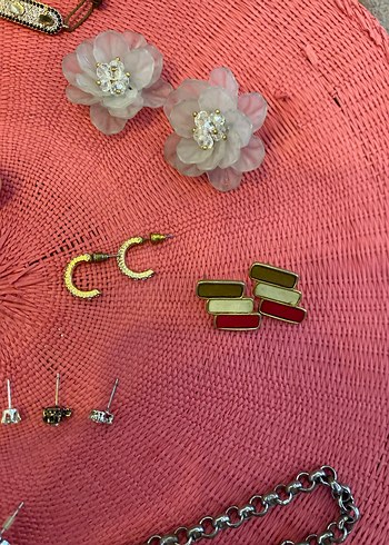 Tek ve bazıları çift makul küpeler değerlendirmeliklertane 50 tl - Görsel 4