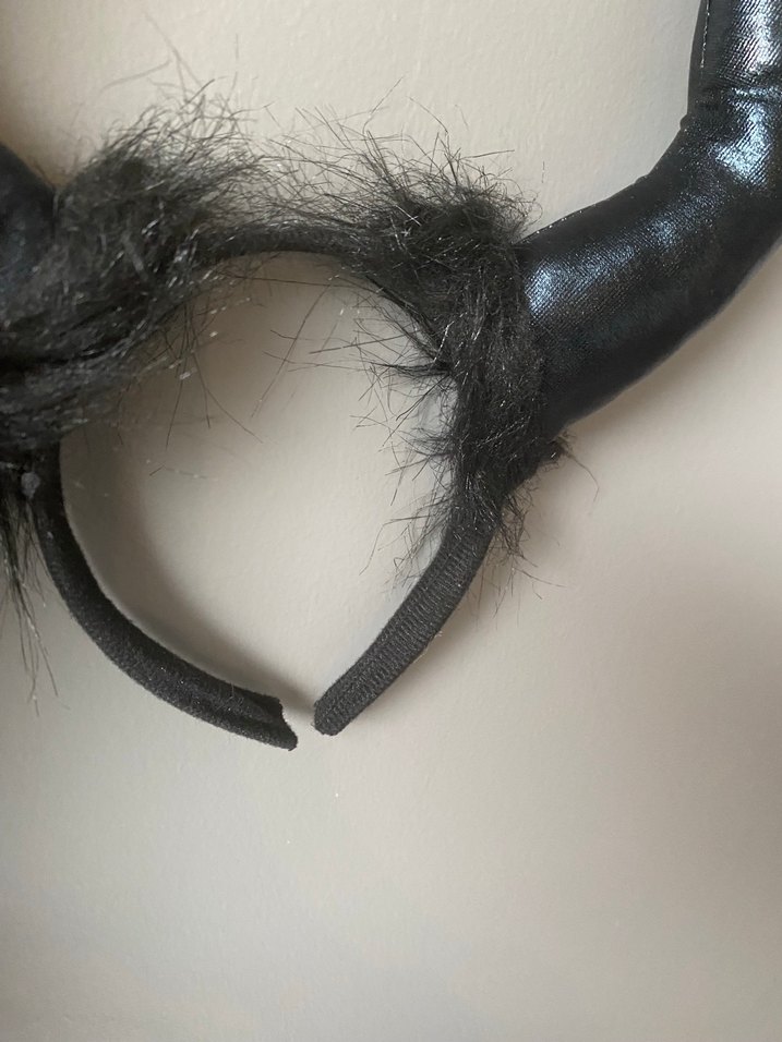 Siyah tüylü Çocuk Boynuzlu Taç - Görsel 2