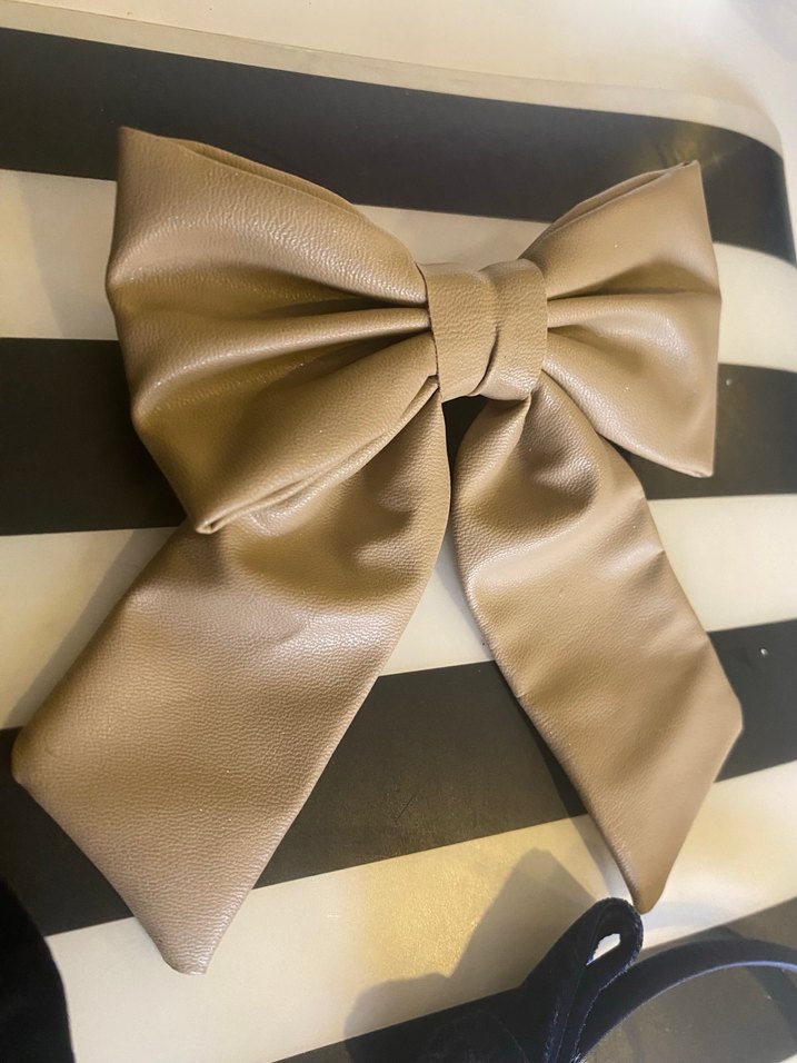 Deri ve kadife  Fiyonk ve  taç tane fiyatıdır - Görsel 2