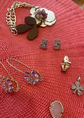 Renkli ve taşlı çeşitli takılar tane 200 tl sorarak alınız - Görsel 3