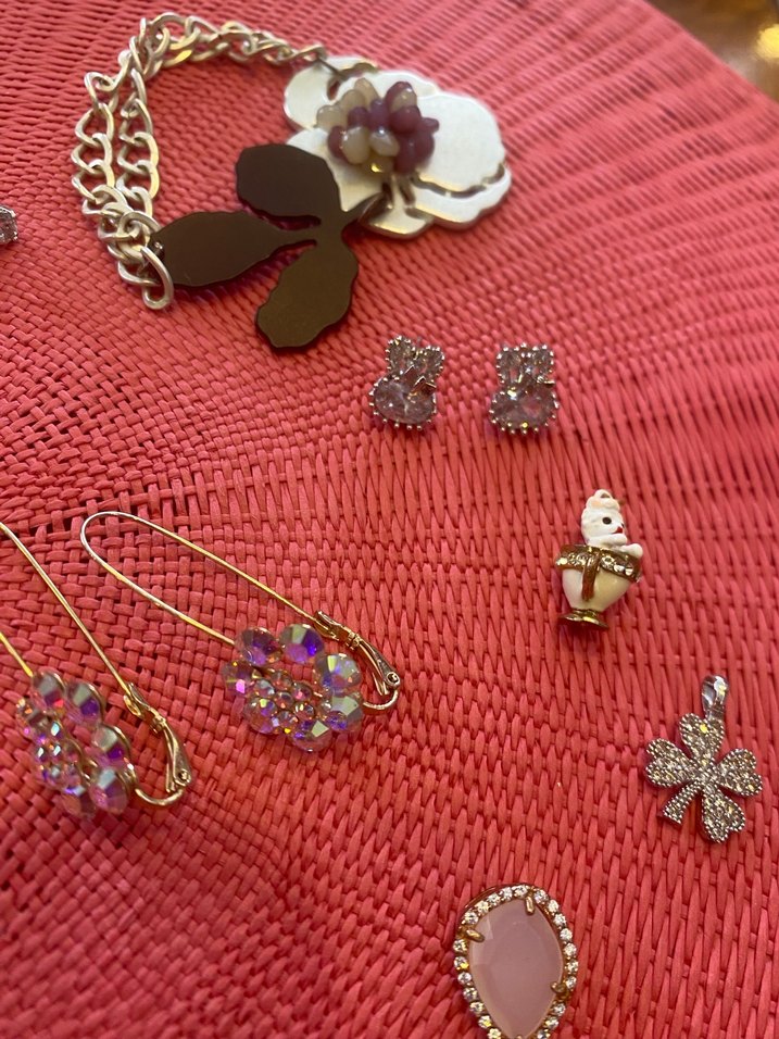 Renkli ve taşlı çeşitli takılar tane 200 tl sorarak alınız - Görsel 3