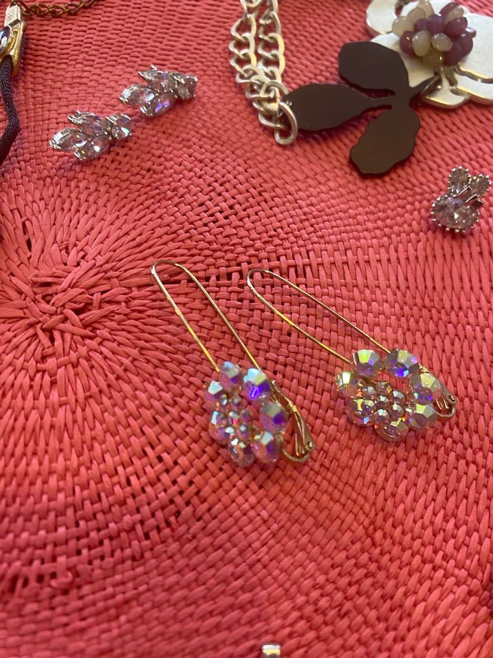 Renkli ve taşlı çeşitli takılar tane 200 tl sorarak alınız - Görsel 4