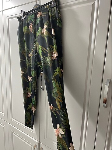 Bershka Bershka çiçekli havuç pantolon xl