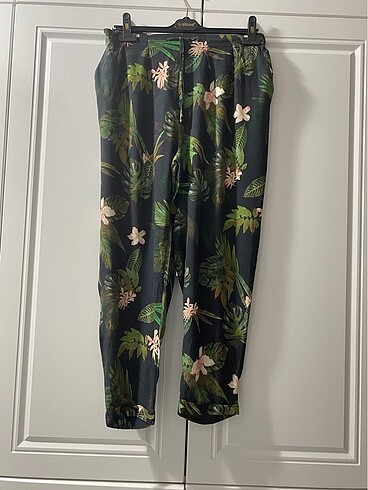 xl Beden Bershka çiçekli havuç pantolon xl