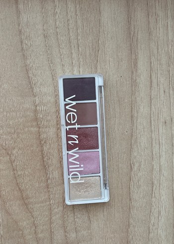 Beden Renk Wet n Wild Mor Tonlarda Göz Farı Paleti