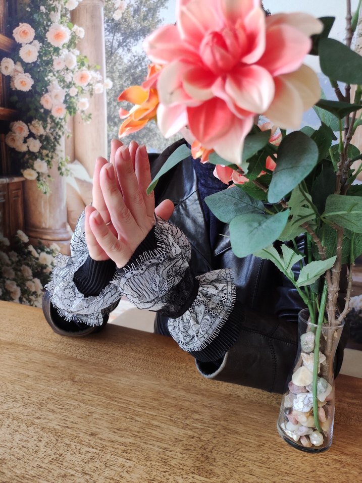 Gri Dantel Detaylı Gotik Kadın kolluk - Görsel 3