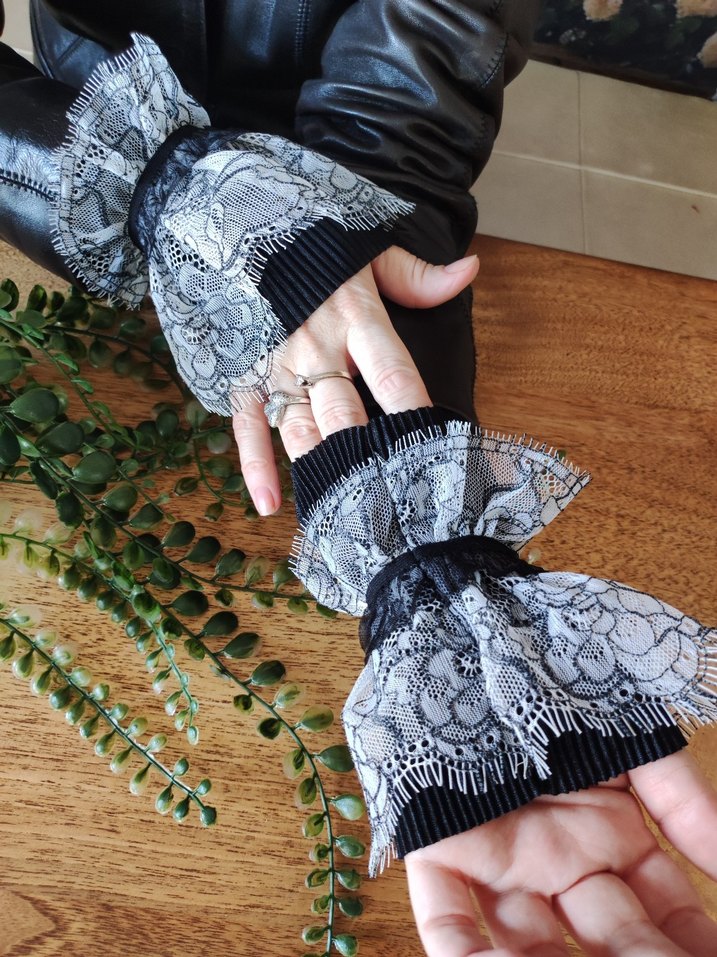 Gri Dantel Detaylı Gotik Kadın kolluk - Görsel 2