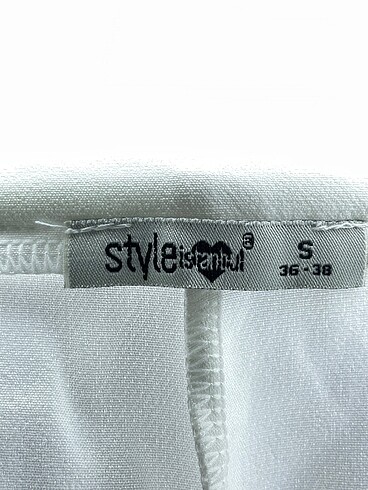 s Beden beyaz Renk PreLoved Kumaş Pantolon %70 İndirimli.