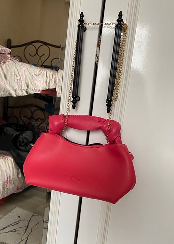 Zara Zincir Detaylı Parlak fuşya Deri Kadın Çanta