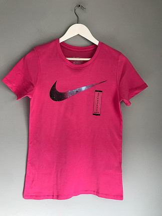 m Beden Nike m beden yeni kadın tişört yeni 