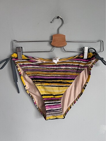 Zeki bikini altı