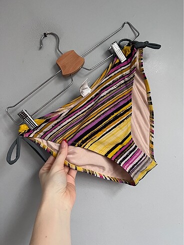 Zeki Zeki bikini altı