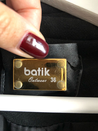 36 Beden Batik kapüşonlu kaban. Siyah. 36 beden