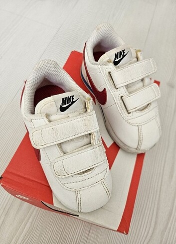 22 Beden beyaz Renk Nike Cortez Çocuk Ayakkabisi 22 numara