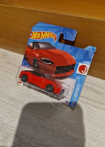  Beden Parlak Kırmızı Oyuncak Araba