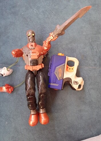 Transformers Robot ve nerf tabanca