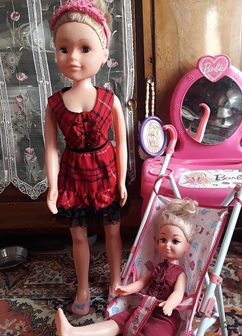 Barbie Büyük boy barbie bebek makyaj masası çocuk arabası ve kız bebeği