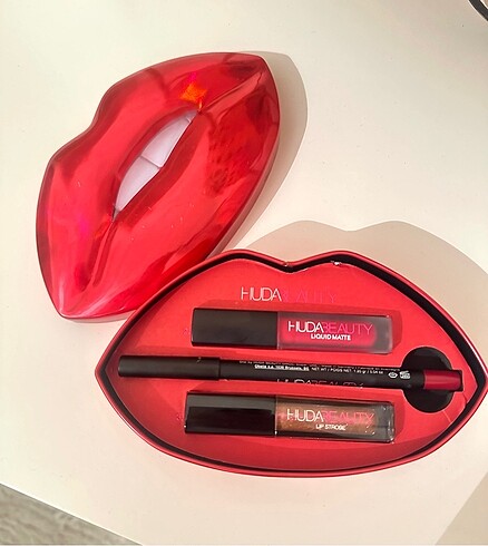 Huda Beauty Dudak seti