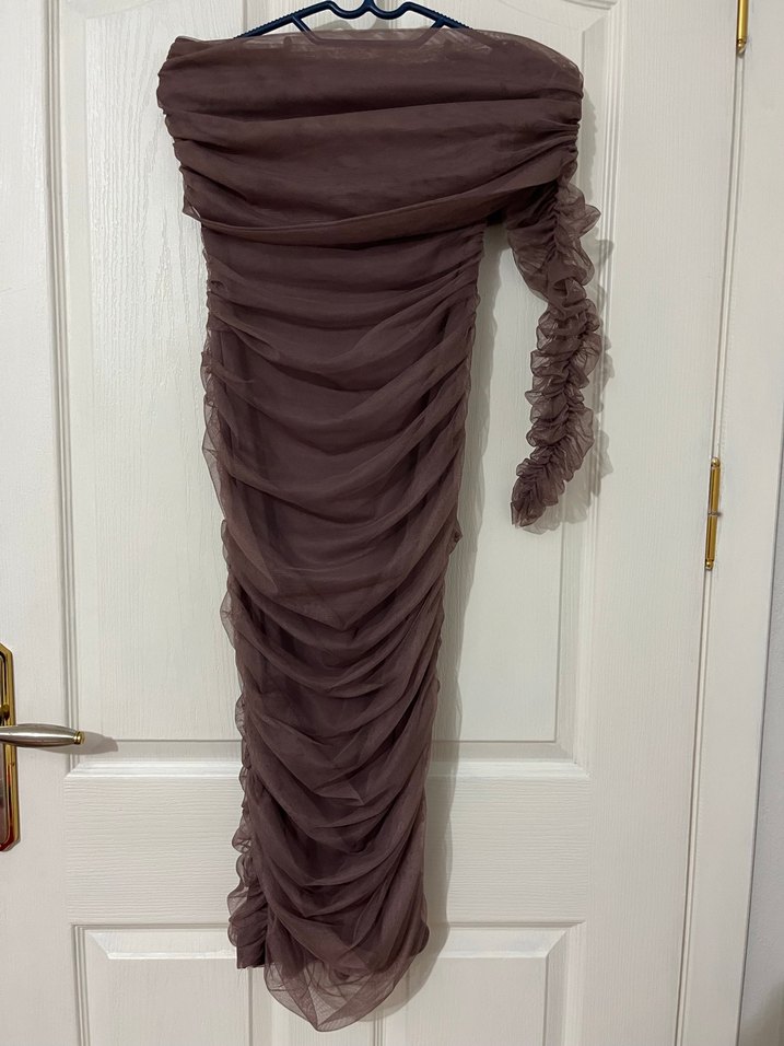 Drapeli Tek Kol Uzun Kahverengi Abiye Elbise - Görsel 2